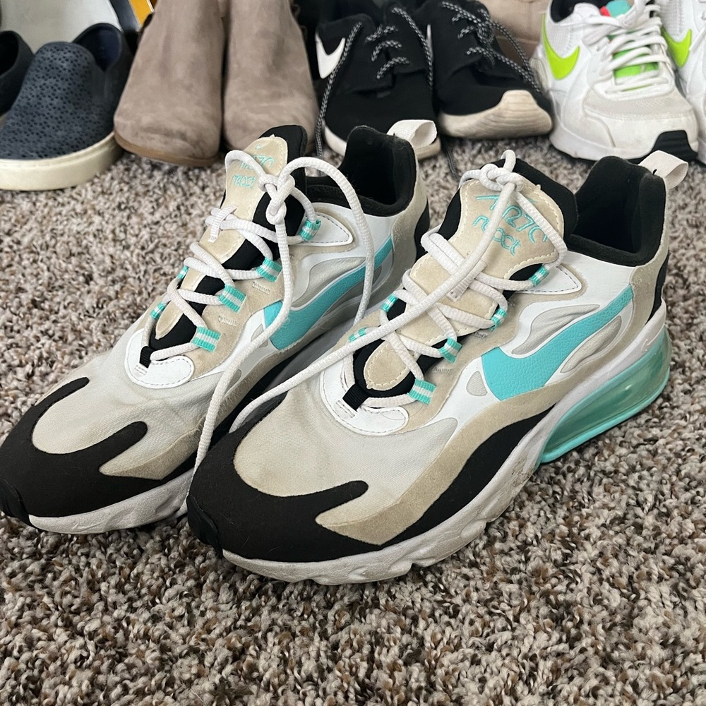 White Nike air react tennis shoes size 7.5